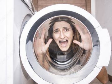 😨 Vous avez l’impression d’être dans une grande machine à laver qui tourne sans cesse sans s’arrêter.

🍜 Vous êtes bloqué(e) à l’intérieur et l’eau monte de...